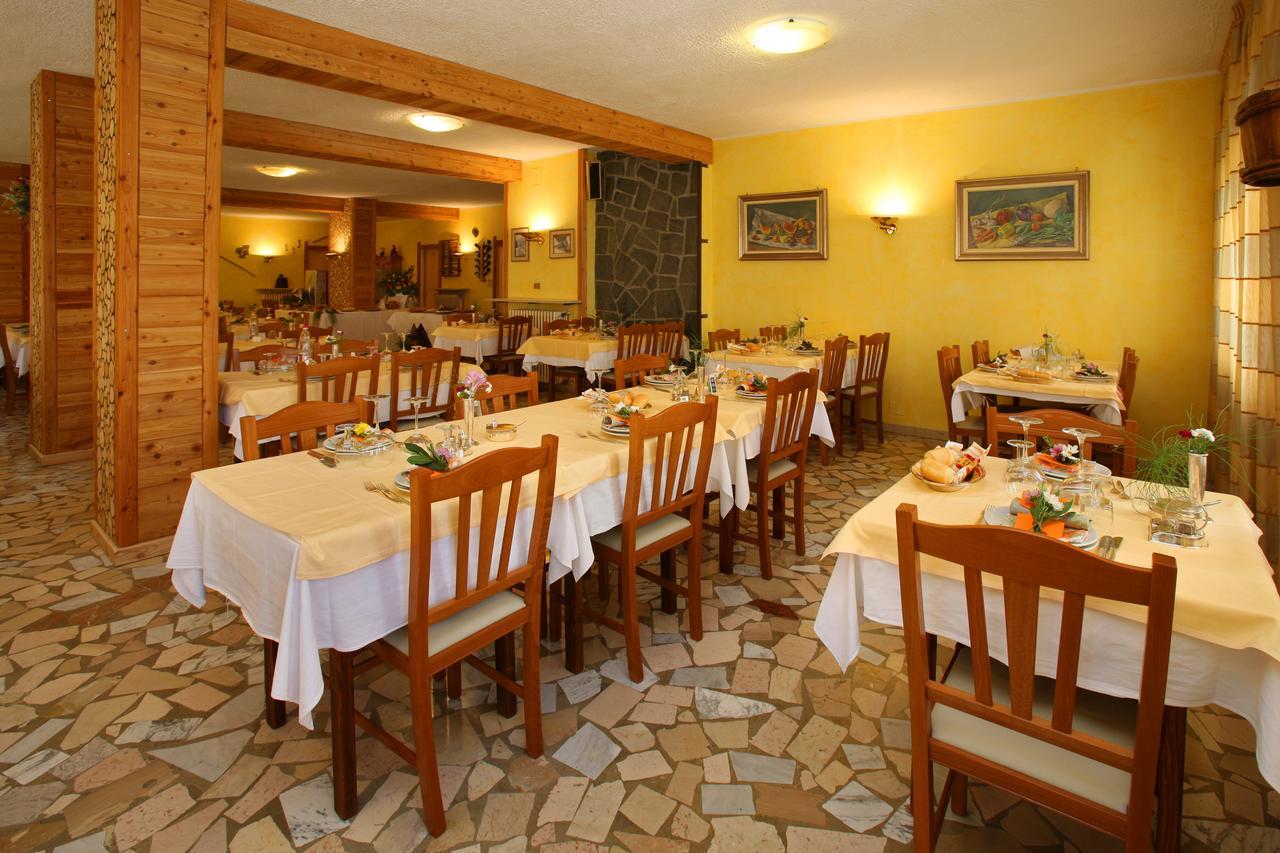Hotel Holiday Debili Oulx Exterior foto